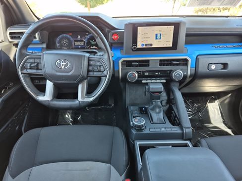 Certified 2025 Toyota Tacoma TRD Off-Road AWD/4WD image 18