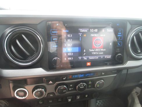 Used 2019 Toyota Tacoma TRD Off-Road AWD/4WD image 27