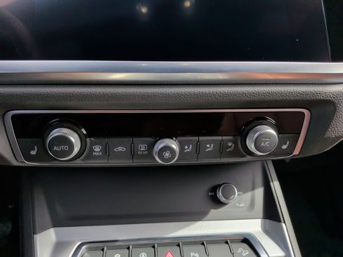 Used 2022 Audi Q3 2.0T Premium w/ Convenience Package image 19