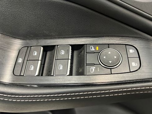 Used 2025 Nissan Rogue SL FWD image 12