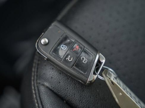 Used 2020 Volkswagen Tiguan SEL AWD/4WD image 37