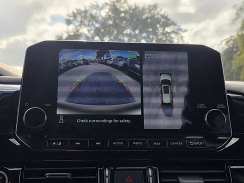 Used 2024 Nissan Pathfinder SL image 21