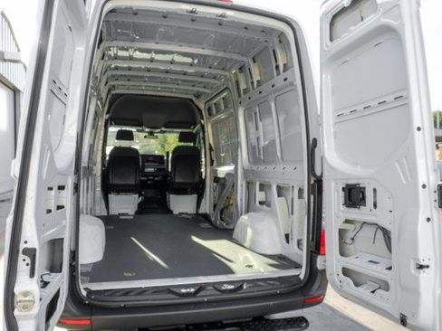 Used 2020 Mercedes-Benz Sprinter 2500 image 40