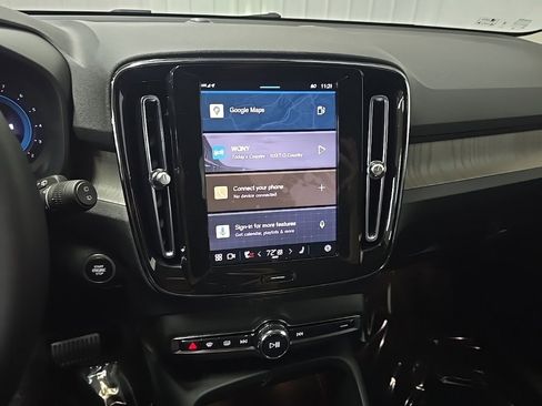 Used 2023 Volvo XC40 B5 Core image 24