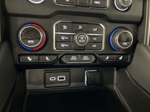 Used 2024 Chevrolet Suburban LT AWD/4WD image 19