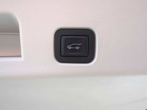 Used 2025 GMC Acadia Denali w/ Super Cruise Package image 28