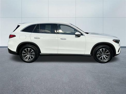 Used 2025 Mercedes-Benz GLC 300 4MATIC image 4