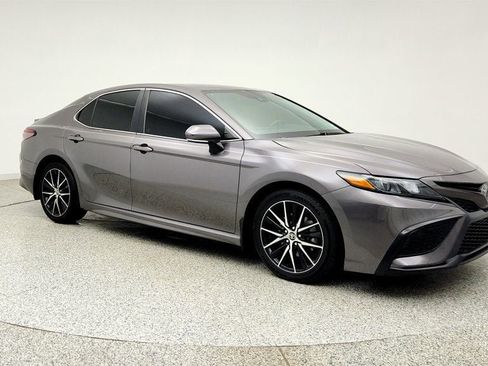 Used 2023 Toyota Camry SE FWD image 3