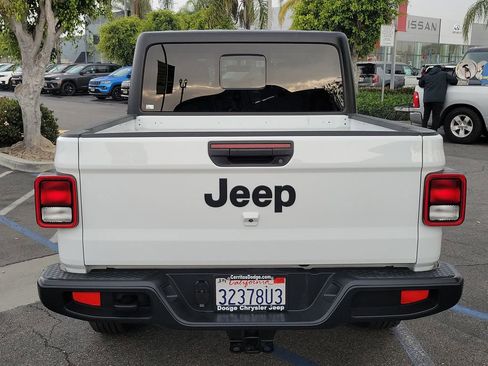 Used 2023 Jeep Gladiator Sport image 17