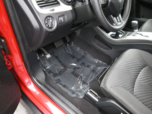 Used 2018 Dodge Journey SE w/ Blacktop Package FWD image 13