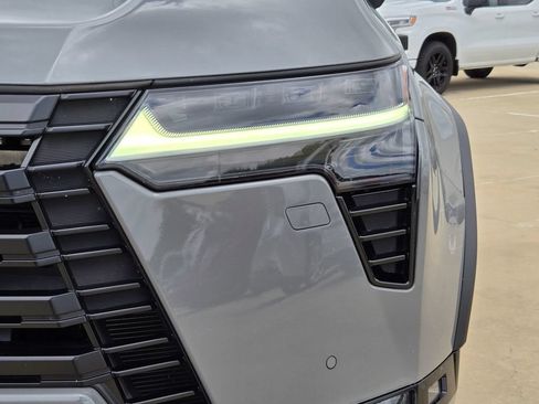 Used 2024 Lexus GX 550 AWD/4WD image 32