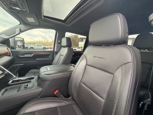 Used 2024 GMC Sierra 3500 Denali w/ Denali Reserve Package image 19