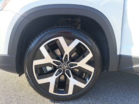 Certified 2023 Volkswagen Taos SEL AWD/4WD image 33
