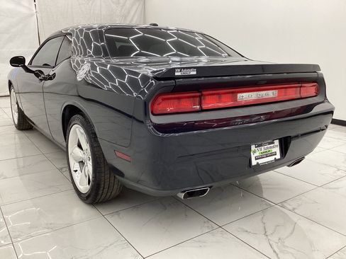 Used 2014 Dodge Challenger R/T image 9
