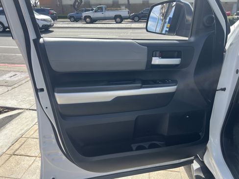 Used 2014 Toyota Tundra Limited w/ Limited Premium Package image 14