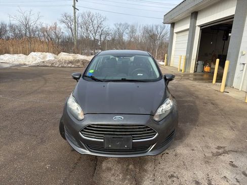 Used 2015 Ford Fiesta SE image 4