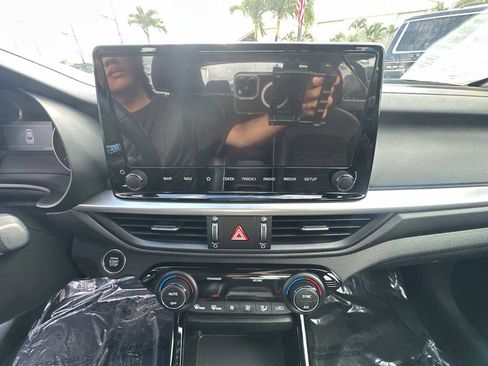 Used 2024 Kia Forte GT-Line image 16