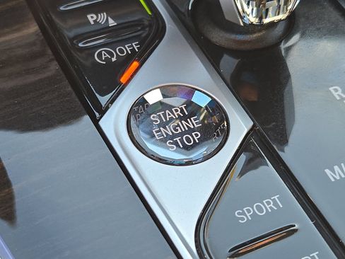 Used 2020 BMW X7 xDrive40i w/ Executive Package image 23