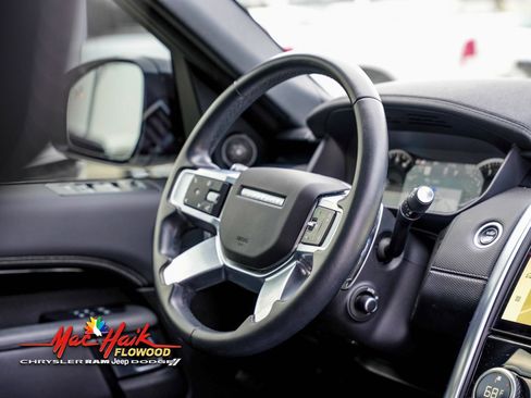 Used 2023 Land Rover Discovery S R-Dynamic image 19