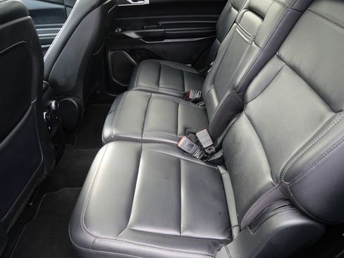 Used 2020 Ford Explorer XLT w/ Equipment Group 202A image 22