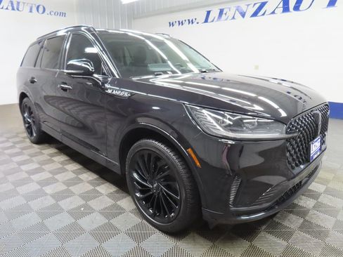 Used 2025 Lincoln Aviator Reserve w/ Jet Appearance Package image 3