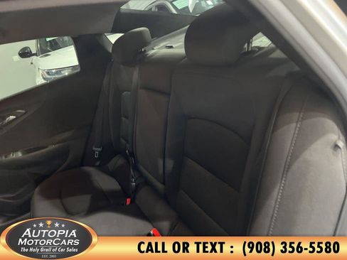 Used 2017 Chevrolet Malibu LT image 14