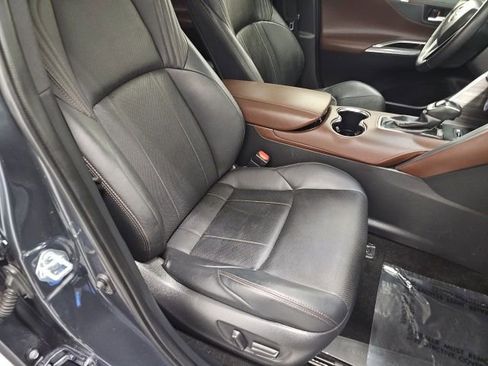 Used 2021 Toyota Venza Limited image 41