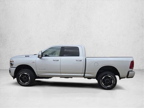 Used 2026 RAM 2500 Laramie AWD/4WD image 9