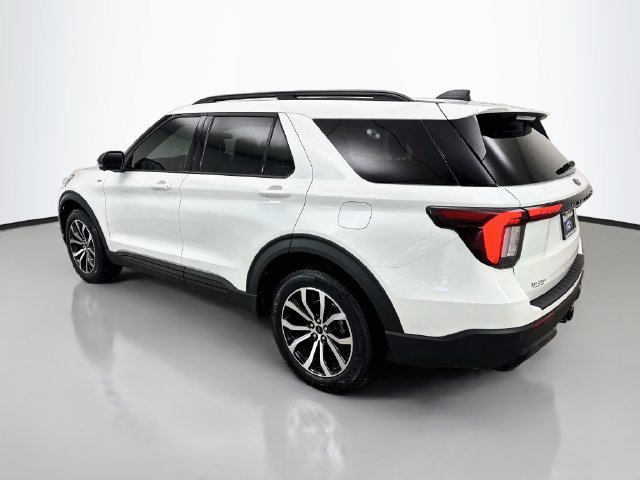 Used 2025 Ford Explorer ST-Line AWD/4WD image 5