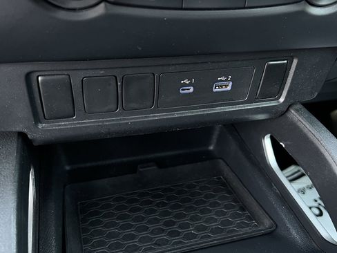 Certified 2022 Nissan Frontier SV RWD image 17