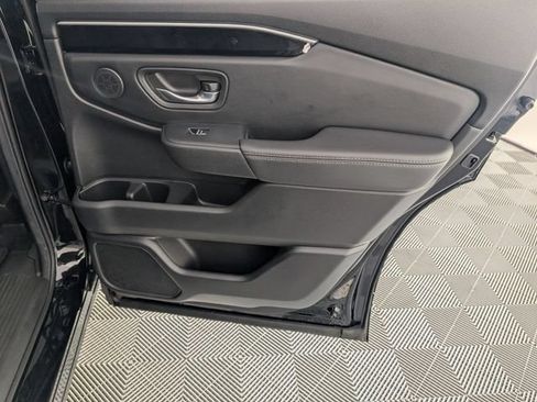 Used 2025 Honda Pilot EX-L image 32
