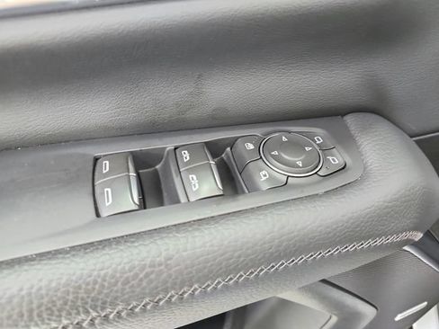 Used 2025 GMC Yukon XL Denali AWD/4WD image 39