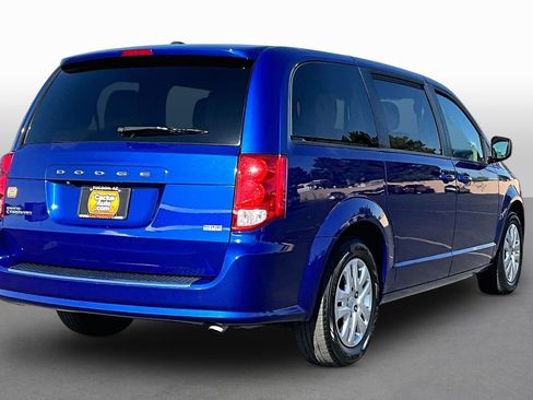 Used 2018 Dodge Grand Caravan SE w/ UConnect Hands-Free Group FWD image 2