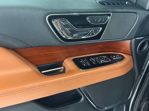 Used 2018 Lincoln Navigator Reserve w/ Technology Package image 27