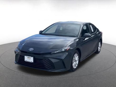 Used 2025 Toyota Camry LE image 4