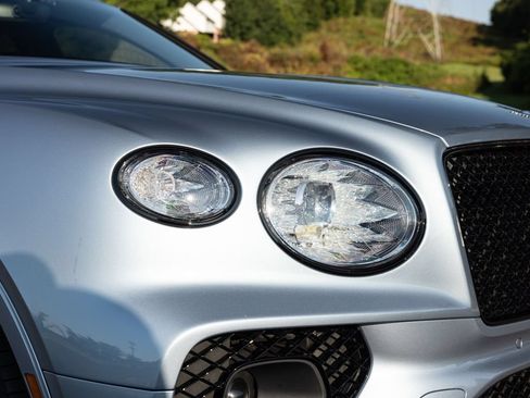 Used 2023 Bentley Bentayga AWD/4WD image 19