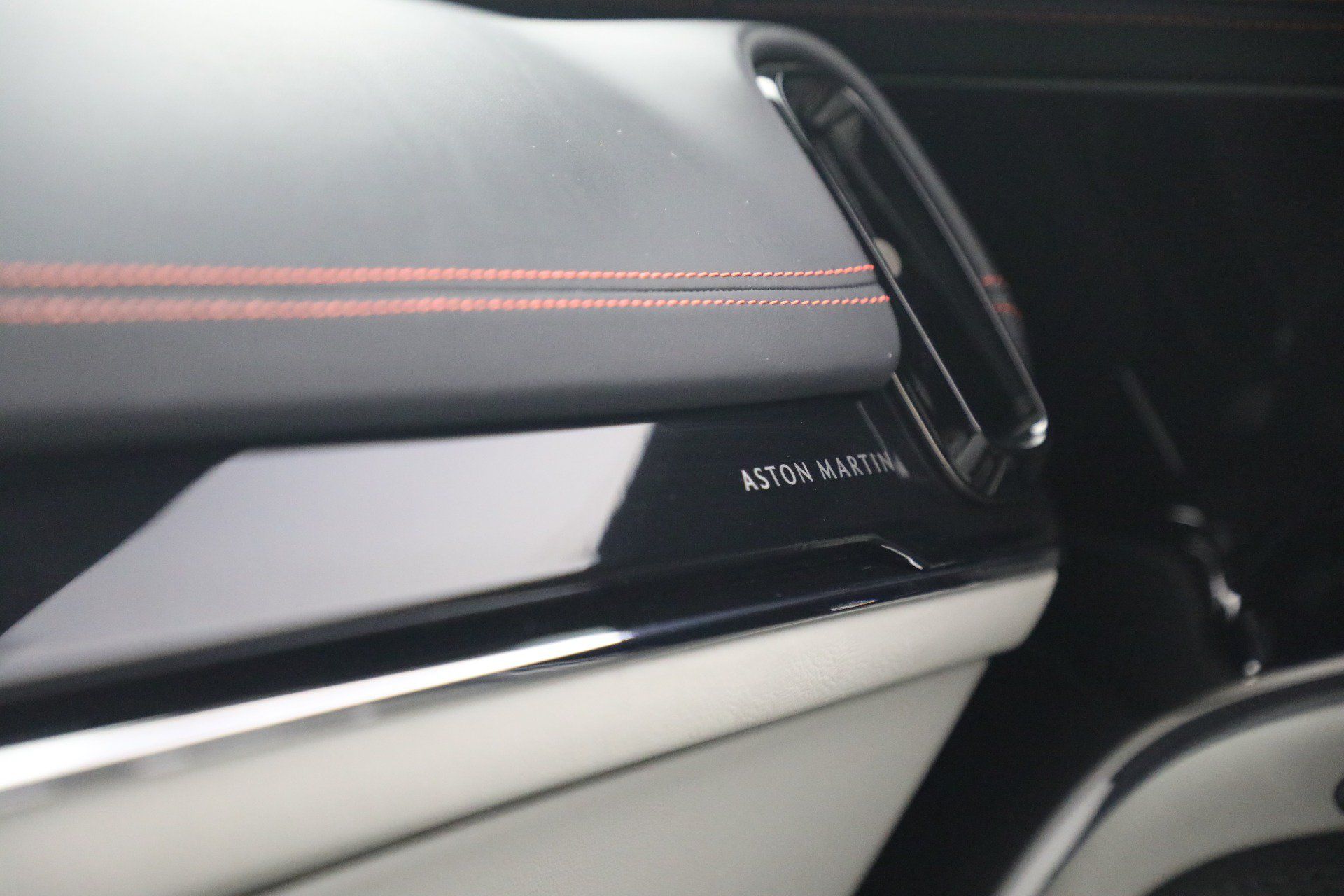 Used 2025 Aston Martin DBX 707 AWD/4WD image 32