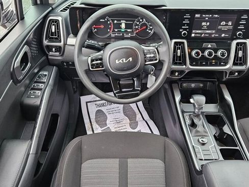 Used 2023 Kia Sorento LX image 8