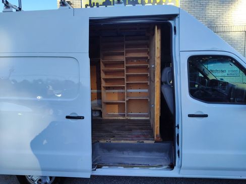 Used 2019 Nissan NV 2500 SV image 18