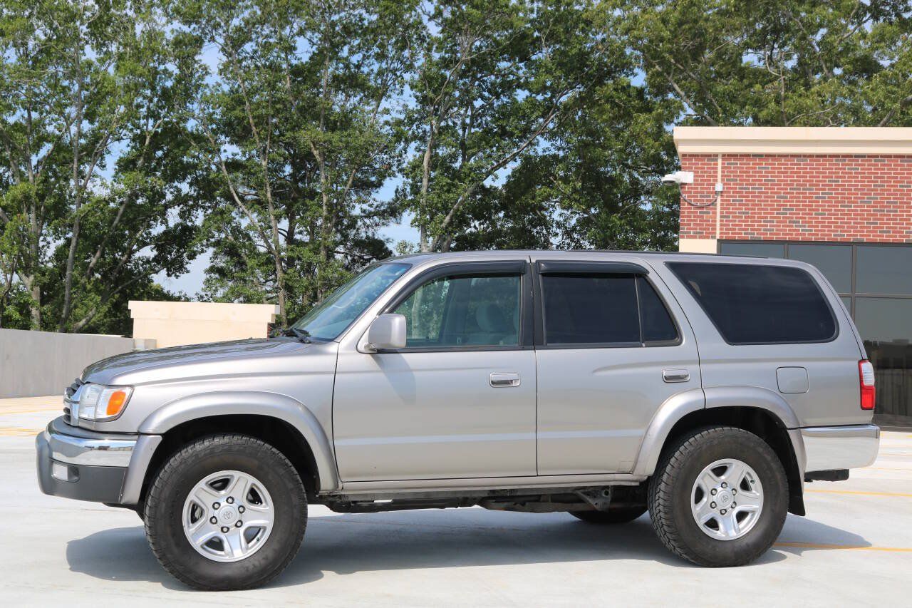 Used 2002 Toyota 4Runner SR5 AWD/4WD image 3