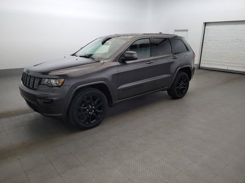 Used 2020 Jeep Grand Cherokee Altitude AWD/4WD image 2