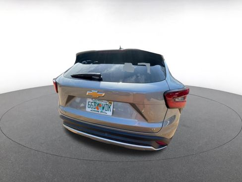 Used 2025 Chevrolet Trax LT image 8