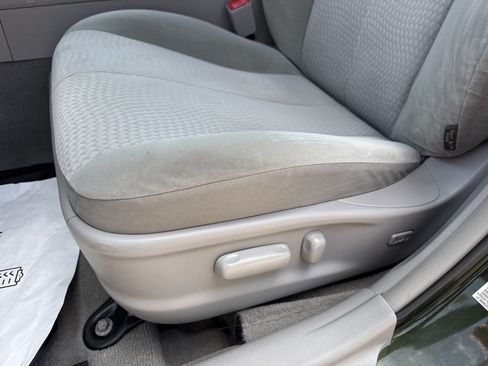 Used 2010 Toyota Camry LE FWD image 12