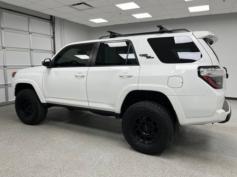 Used 2022 Toyota 4Runner TRD Off-Road Premium AWD/4WD image 7