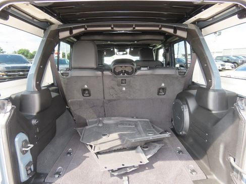 Used 2025 Jeep Wrangler Unlimited Rubicon AWD/4WD image 14