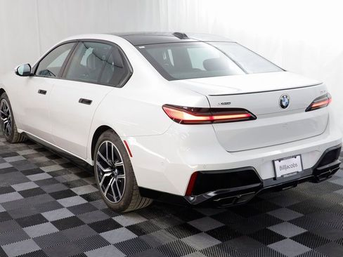 Certified 2023 BMW 760i xDrive AWD/4WD image 18