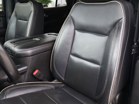 Used 2021 Chevrolet Tahoe Premier w/ Premium Package RWD image 15