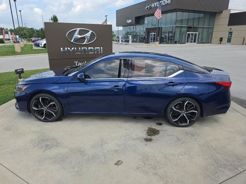 Used 2024 Nissan Altima 2.5 SR w/ SR Premium Package FWD image 8