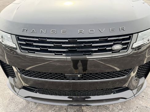 Used 2024 Land Rover Range Rover Sport AWD/4WD image 3