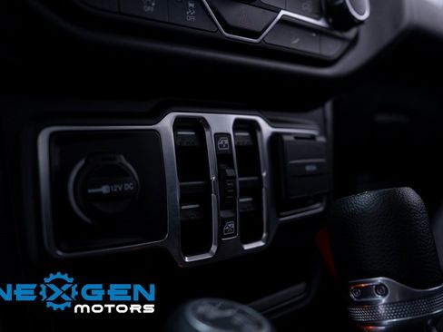 Used 2020 Jeep Wrangler Unlimited Sahara image 18